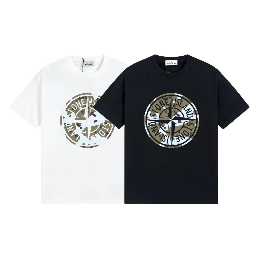 W679#P110💰 2025🆕 Stone lsland/Stone Island camouflage compass logo printed short-sleeved T-shirt ⚠️[Original creation with high control of details] - Made of 260 grams of combed cotton double yarn, soft and comfortable to the touch, sweat-absorbent and breathable. - Simple basic and versatile style, original quality, the first choice for couples. - Made in a large factory, four needles and five threads on the shoulder, neat routing, high quality workmanship. - Same style for men and women. Very versatile, one piece for everyone, details are clearly visible. Color: Black White Size: M L